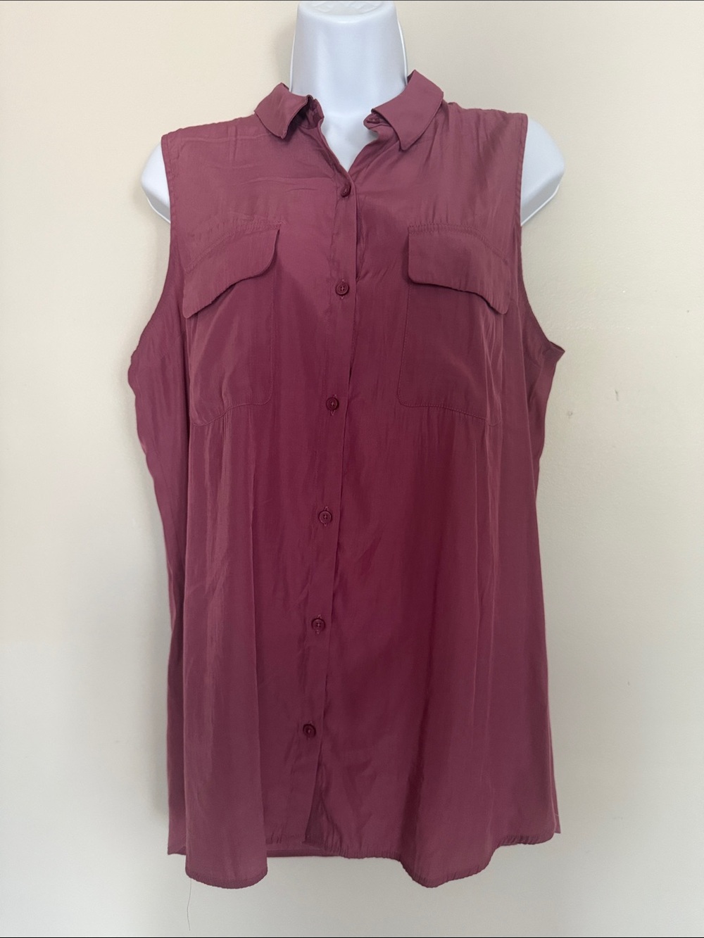 Express Sleeveless Button-Down Top in Mauve Rose
